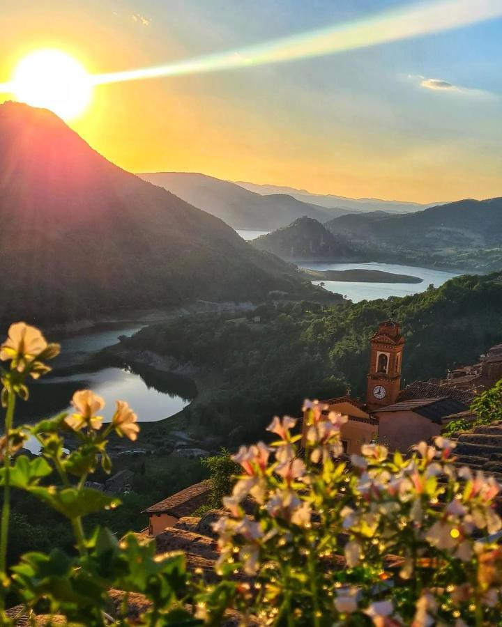 La Casa Sul Fiordo Lago Del Turano Paganico Sabino المظهر الخارجي الصورة